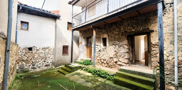 Casa de 0,03 ha en venta en Ávila