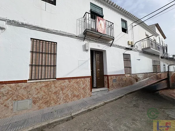 Casa de 0,0477 ha en venta en Burguillos, Sevilla