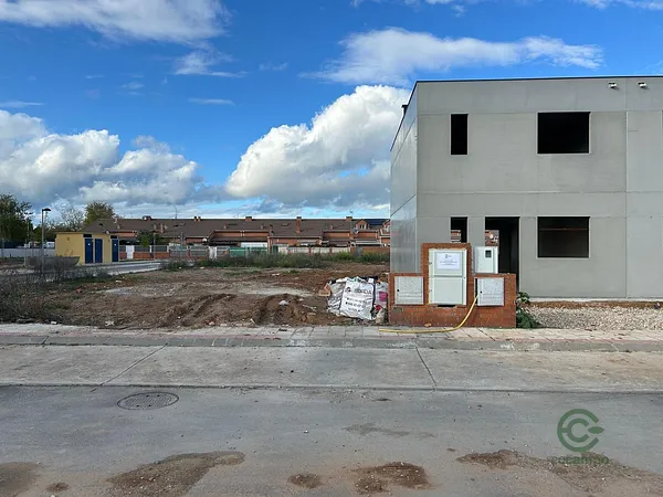 Terreno urbano de 0,015 ha en venta en Alovera, Guadalajara