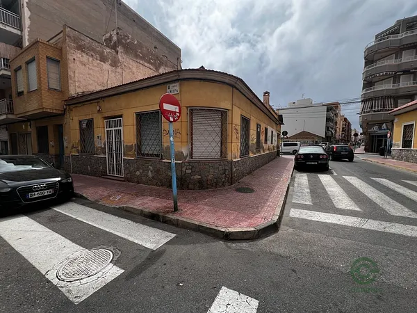 Terreno urbano de 0,025 ha en venta en Torrevieja, Alicante