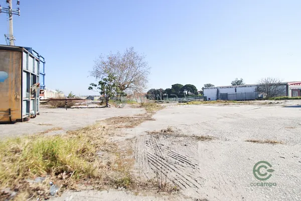 Nave industrial de 1,1 ha para venda em Setúbal
