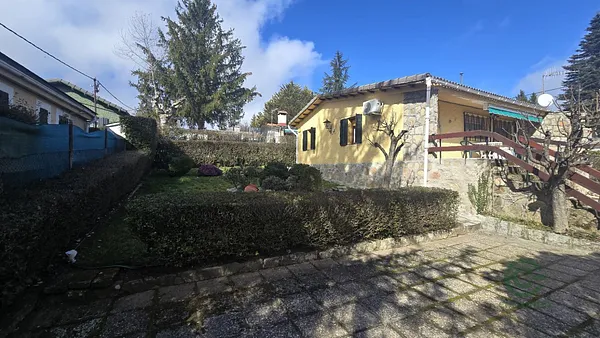 Casa de 0,0429 ha en venta en Herradon de pinares, Avila