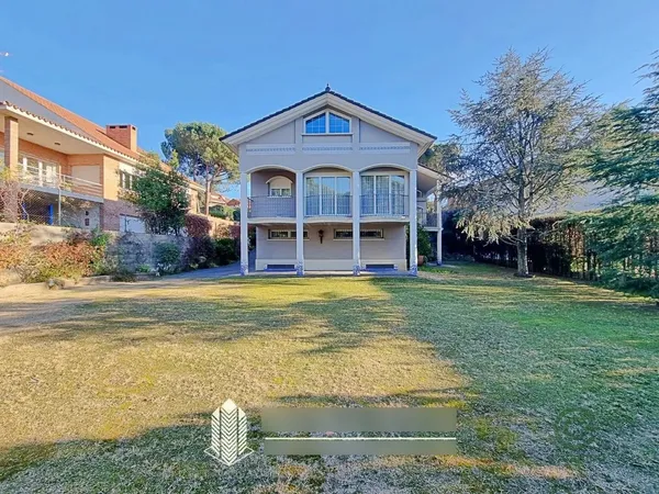 Casa de 0,0873 ha en venta en Barcelona