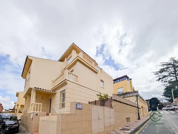 Casa de 0,0243 ha en venta en Cajar, Granada