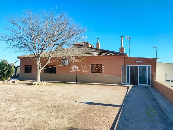 Finca rústica de 0,718 ha en venta en Novelda, Alicante