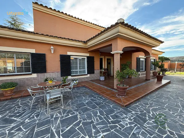 Casa de 0,1463 ha en venta en Badajoz, Badajoz