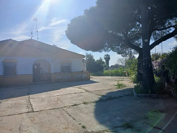 Casa de 0,3 ha en venta en Gibraleón, Huelva
