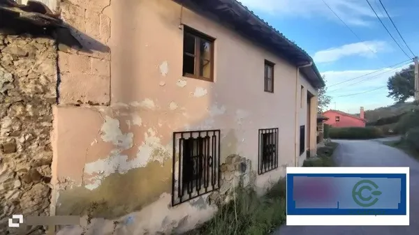 Casa de 0,0192 ha en venta en Oviedo, Asturias
