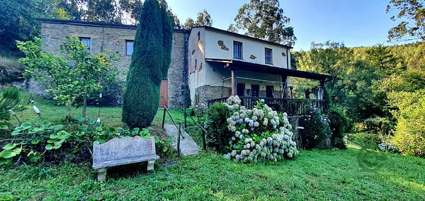 Casa de 0,1 ha en venta en Castropol, Asturias