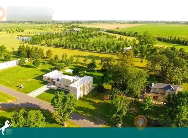 Terreno urbano de 0,1 ha en venta en Santa fe