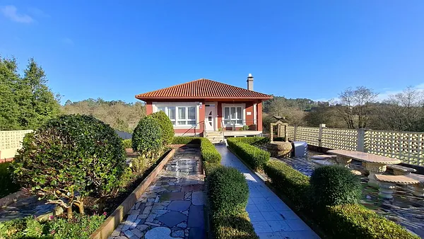 Casa de 0,1 ha en venta en Laracha (a), La coruna