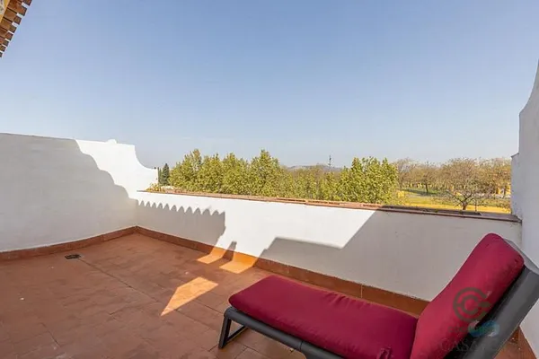 Casa de 0,0228 ha en venta en Maracena, Granada
