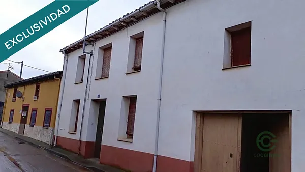 Casa de 0,0271 ha en venta en Reliegos, León