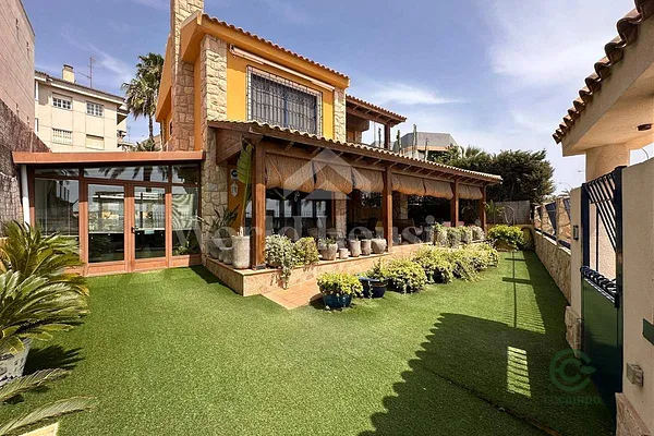 Casa de 0,0203 ha en venta en Santa pola, Alicante