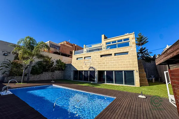 Terreno urbano de 0,08 ha en venta en Torrevieja, Alicante