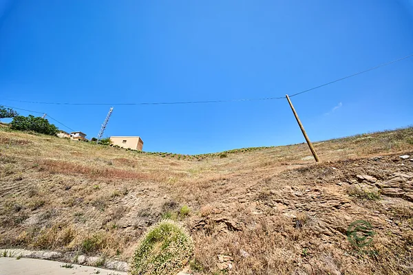 Terreno urbano de 0,81 ha en venta en Albondon, Granada