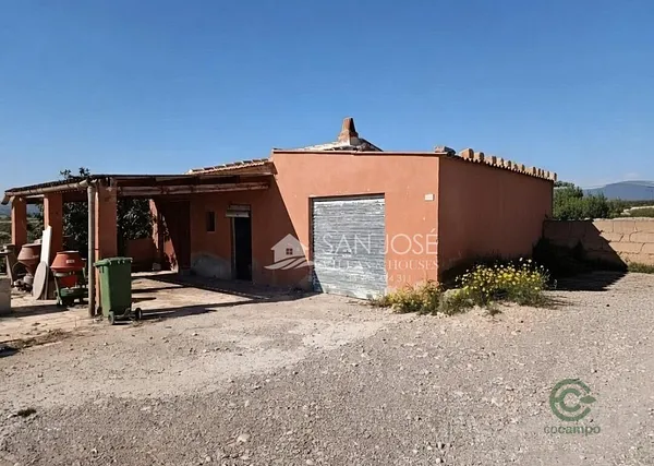 Finca rústica de 0,95 ha en venta en Novelda, Alicante
