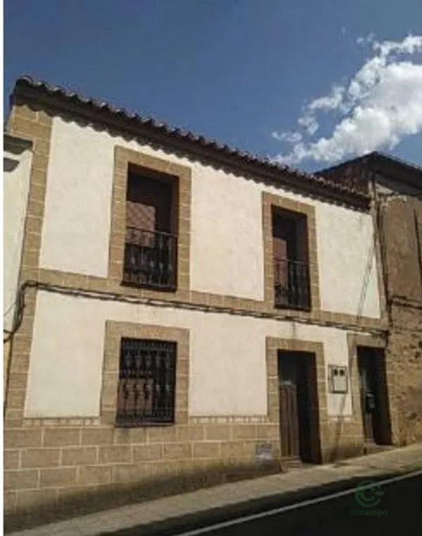 Casa de 0,01 ha en venta en Cáceres
