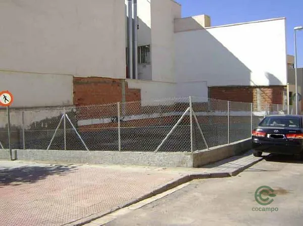 Terreno urbano de 0,0188 ha en venta en Almería, Almería