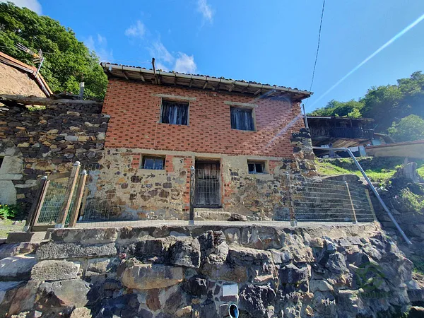 Finca de recreo de 0,0118 ha en venta en Teverga, Asturias