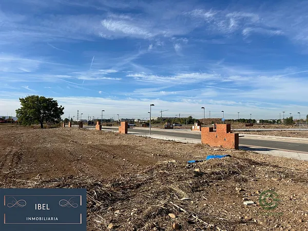 Terreno urbano de 0,015 ha en venta en Alovera, Guadalajara