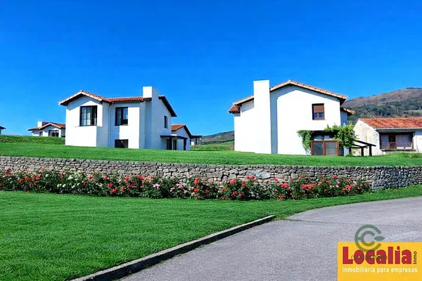 Terreno urbano de 0,2304 ha en venta en Ogarrio, Cantabria