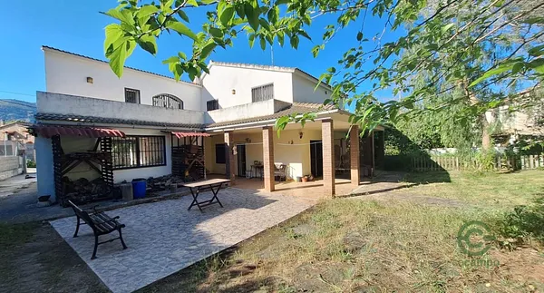 Casa de 0,135 ha en venta en Canyelles, Barcelona