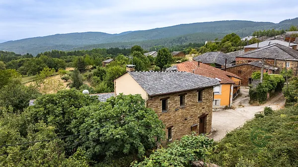 Casa de 0,0105 ha en venta en Bóveda, Lugo