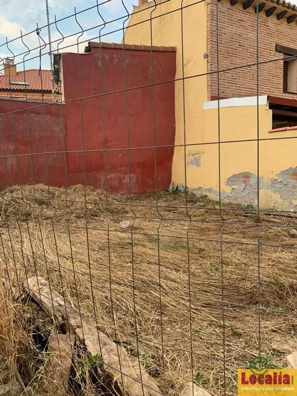 Terreno urbano de 0,015 ha en venta en Simancas, Valladolid