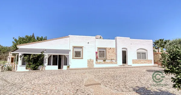 Casa de 0,08 ha en venta en Alicante